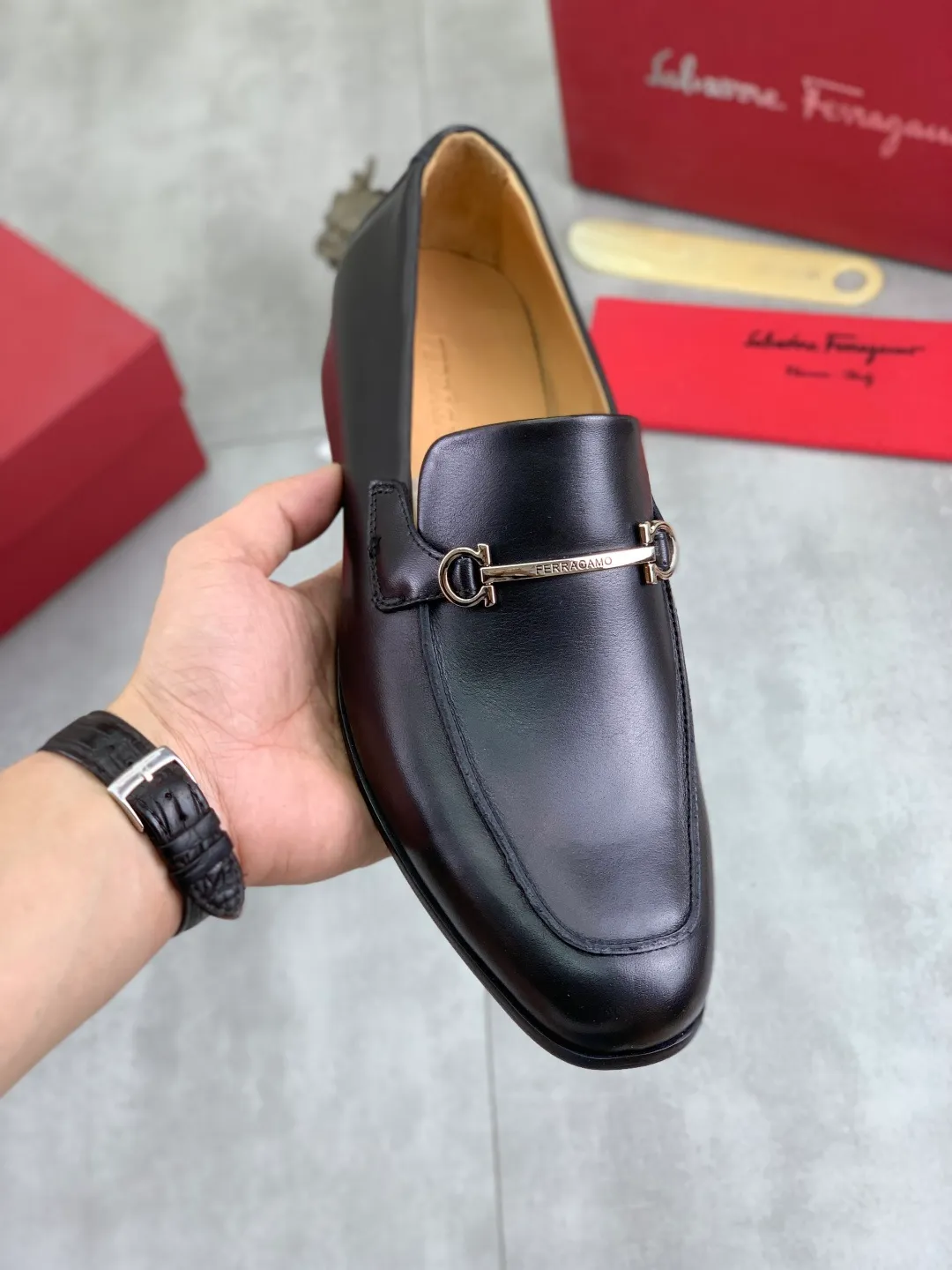 Men's Men's Shoes 💰P560💰[New Style] Water-dyed Niuli 🆘[Salvatore Ferragamo] Ferragamo's latest casual business leather shoes for men! Listed simultaneously! The fabric is made of specially imported original calfskin, the lining is made of imported water-dyed cowhide, and the original combination outsole is absolutely luxurious and leads the fashion trend. Matching code: 39-44 (45 46 customized) 2️⃣ colors available